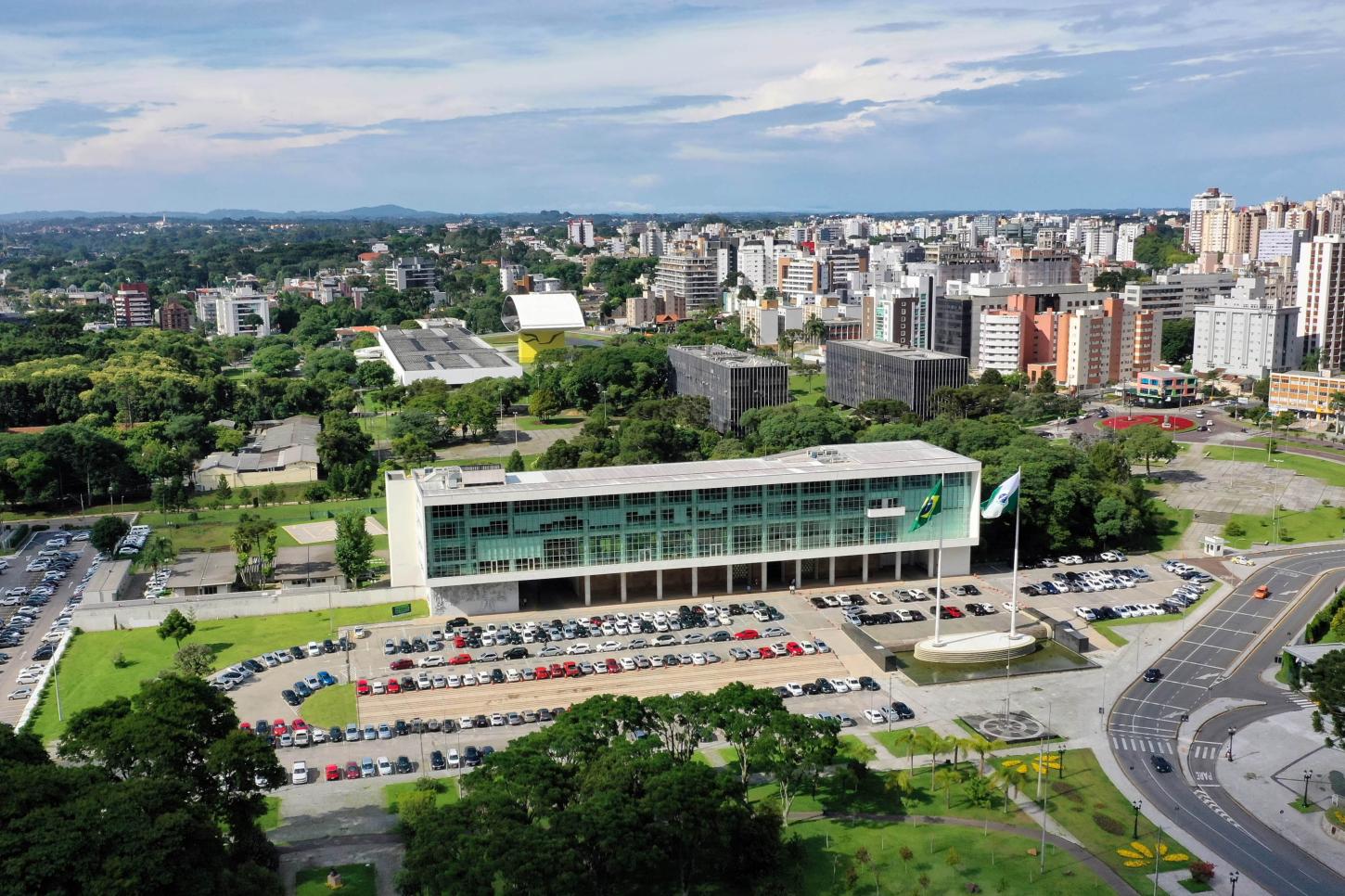 Estado vai pagar 13º salário integral no dia 5 de dezembro, anuncia governador