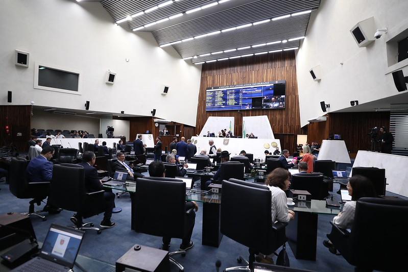 Deputados do Paraná aprovam mudança na cobrança de taxas de processos judiciais
