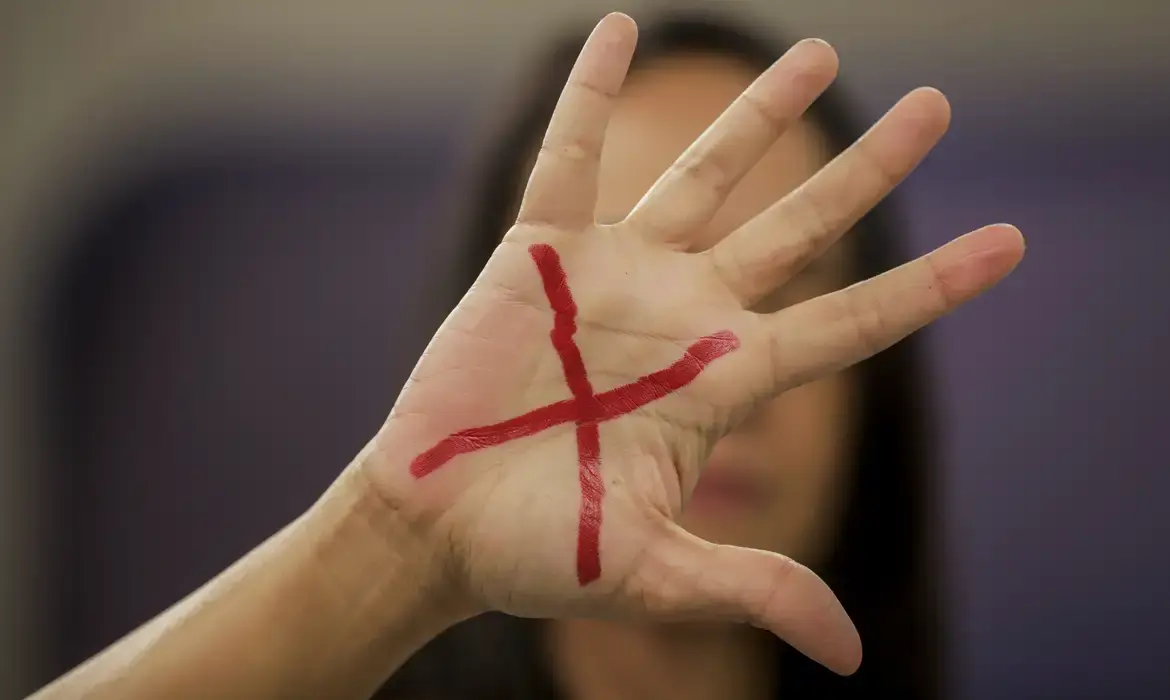 Quase 50% das mulheres brasileiras denunciam desrespeito