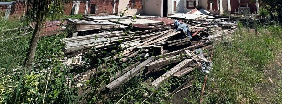 Prefeitura alerta para risco à saúde em imóveis fechados com acúmulo de entulhos 