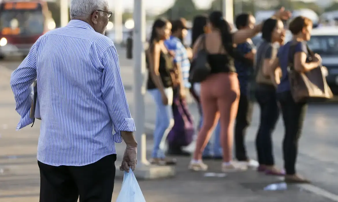Saiba qual será o reajuste para aposentado que ganha acima do mínimo 