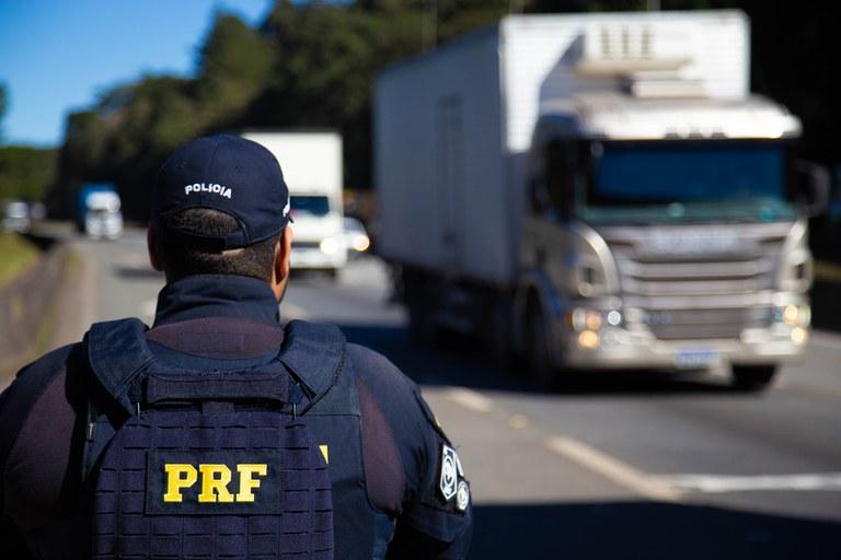PRF divulga calendário de restrição de tráfego para veículos pesados em 2026