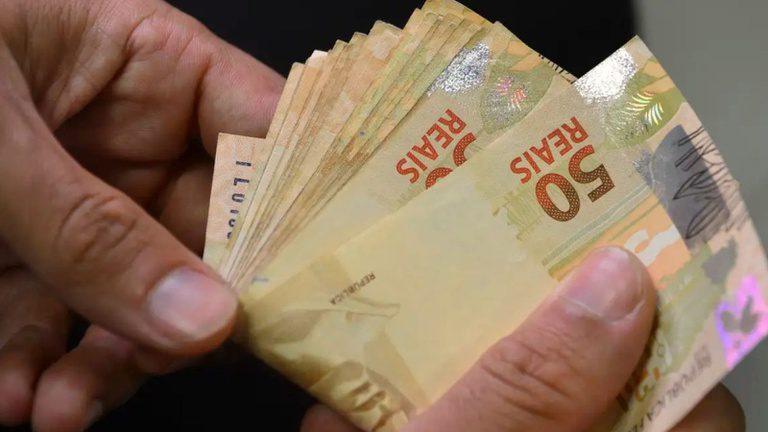 Aposentados e pensionistas terão o 13° salário antecipado para abril e maio