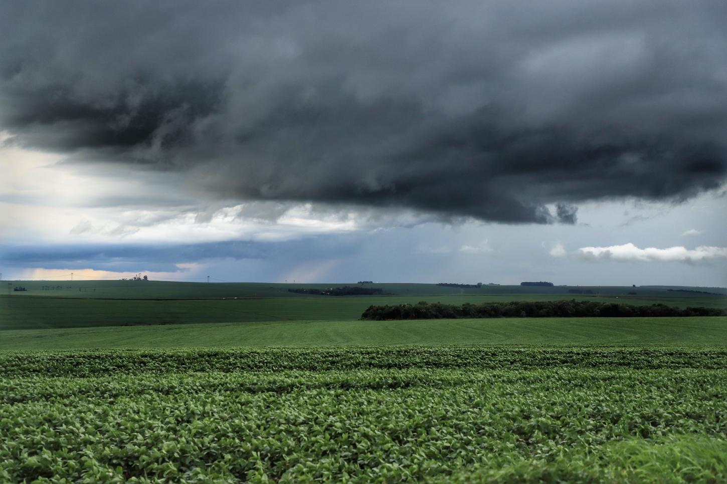 Nova frente fria aumenta risco de tempestade no início da semana 