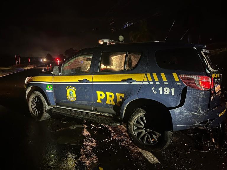 PRF prende motorista bêbado após colisão com viatura em Maringá