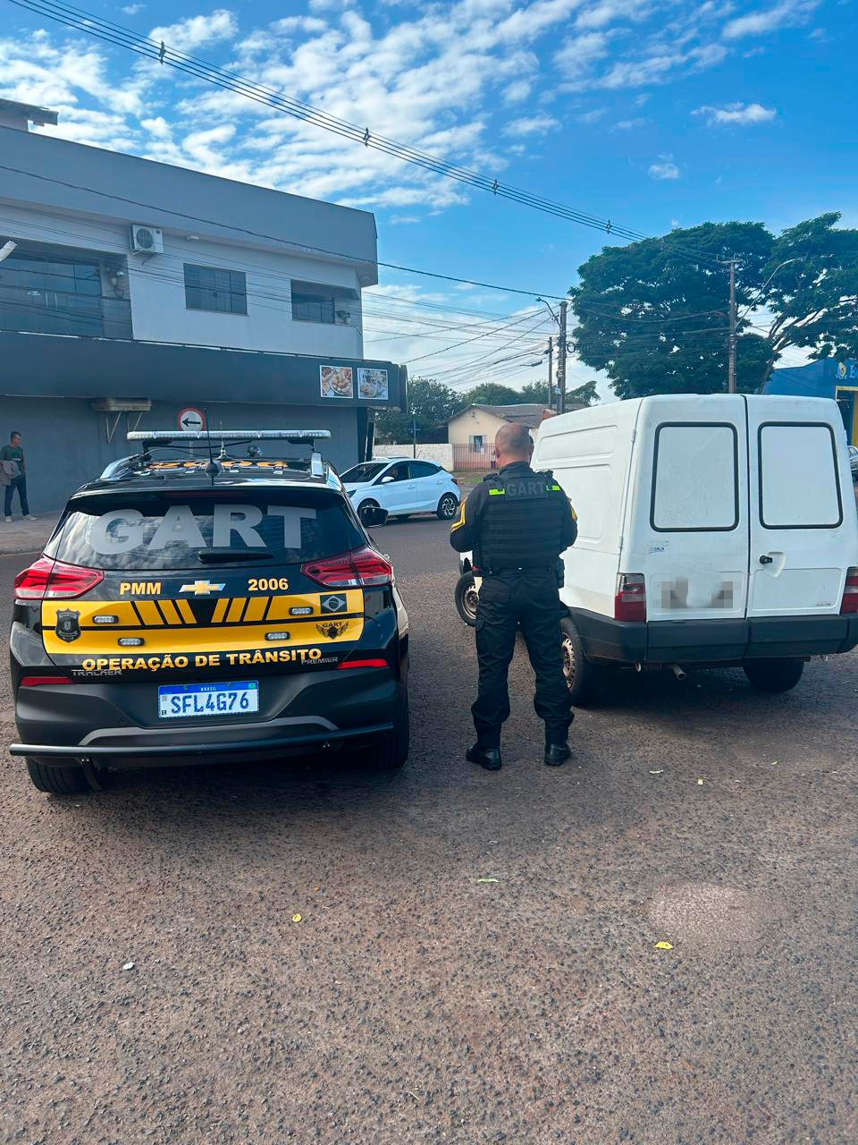 Carro com maior número de multas registradas em Maringá é apreendido