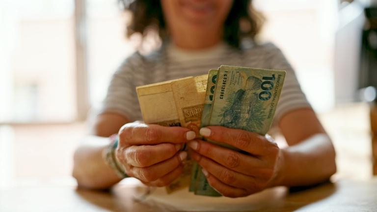 Começou pagamento da segunda parcela do 13º salário para aposentados do INSS