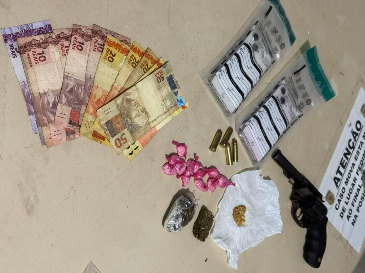 Polícia prende mulher por tráfico e apreende arma com numeração suprimida 