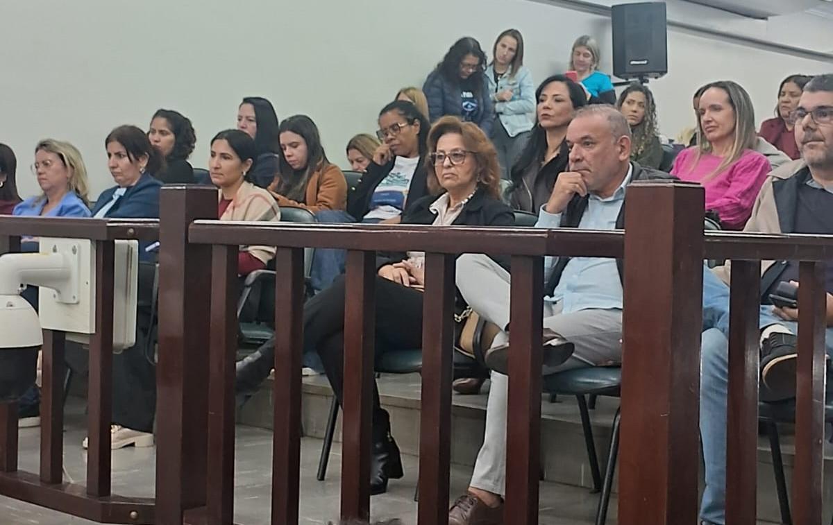 Votação foi acompanhada por professores favoráveis ao projeto . Foto: Dinei Feitosa