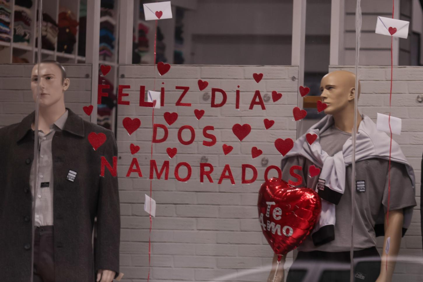 Procon orienta consumidores sobre compras e trocas de presentes 