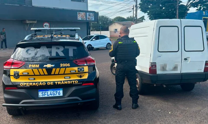 Carro com maior número de multas registradas em Maringá é apreendido