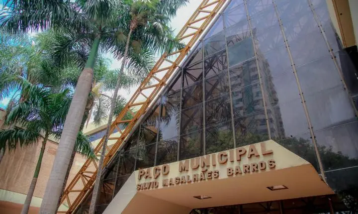 Processo seletivo oferece mais de 160 vagas; salários são de até R$ 6,6 mil
